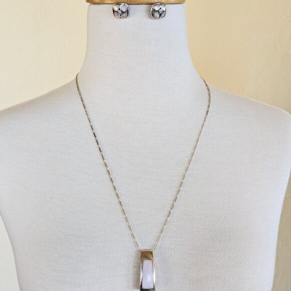 MOP & Sterling Pendant & Earrings with 19" Italy Figaro Chain - Picture 3 of 12